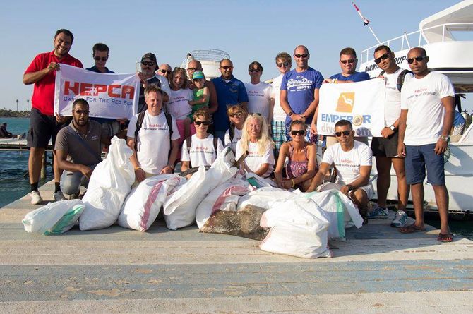 Red Sea under water clean up