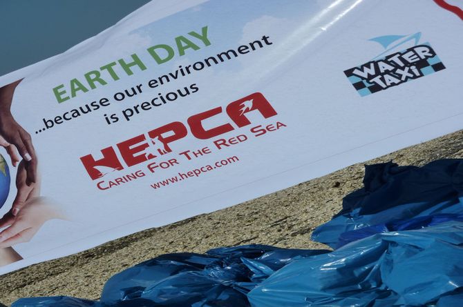 Earth Day 2011 - A whole coastline in cleanup mood 